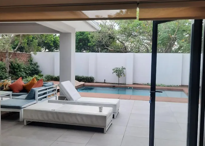 Luxury Holiday Home 3 Bedroom, 3 Bathroom House In Nahoon East London