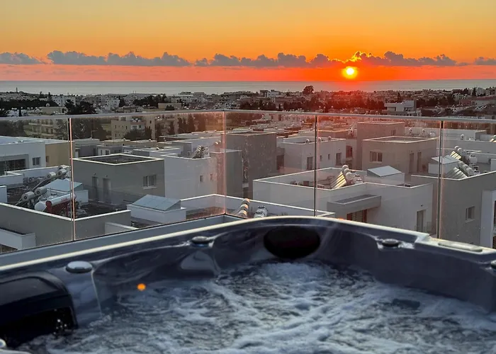 Rooftop Apartment With Jacuzzi Paphos