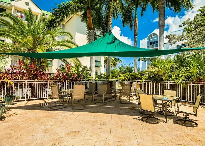 Sunrise Suites Panama Suite #310 Key West