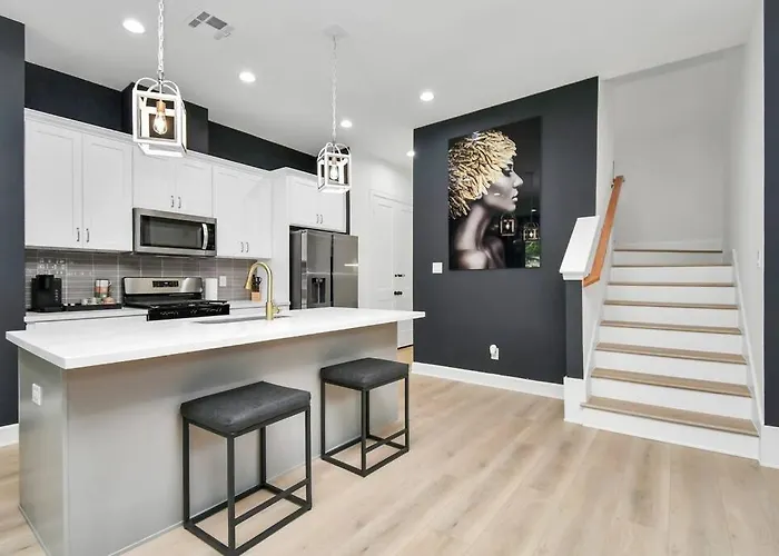 Villa Stylish & Cozy - Hot Tub 4 Beds Near Downtown Houston