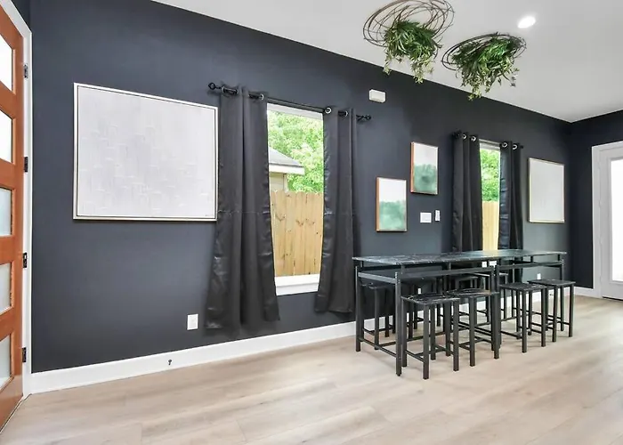 Villa Stylish & Cozy - Hot Tub 4 Beds Near Downtown Houston