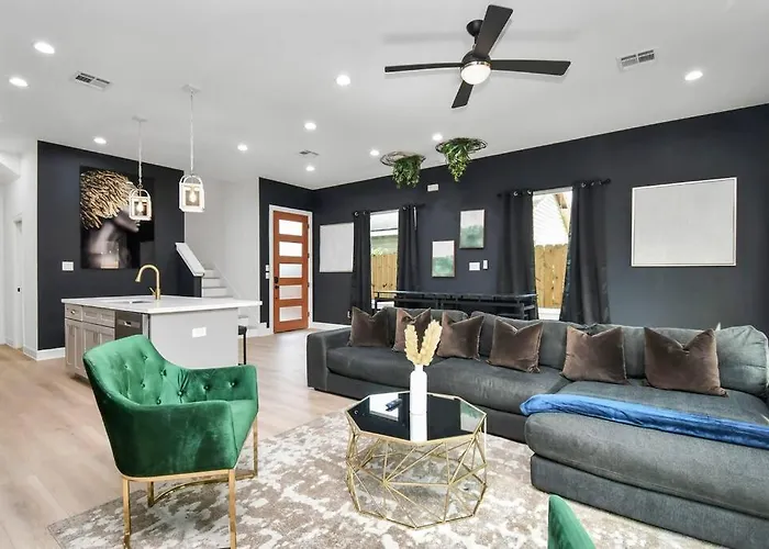 Villa Stylish & Cozy - Hot Tub 4 Beds Near Downtown Houston