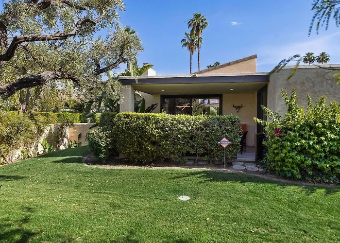 *Condo - 490 E Via Ensenada Cir, 92264 Palm Springs