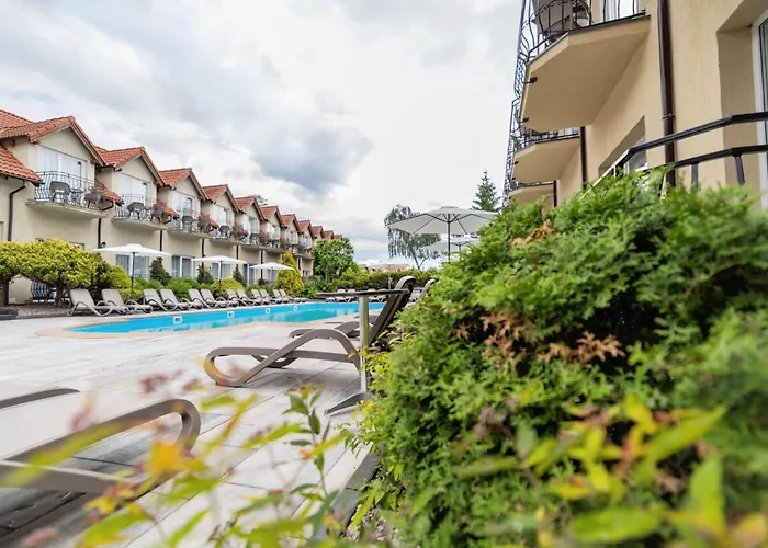 Hotel Alcest Z Widokiem Na Morze, Basenem, Rewal