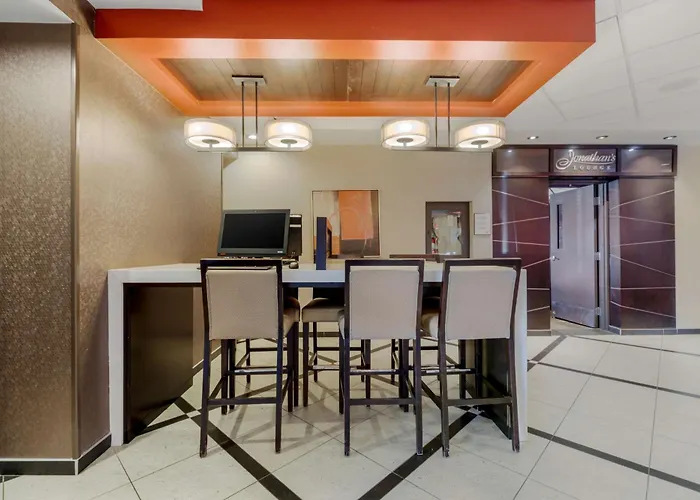 Best Western Premier Denham Inn&Suites Leduc