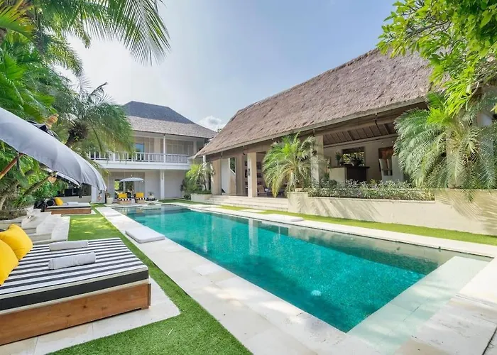 4Br Villa With Large Pool At Seminyak Beach