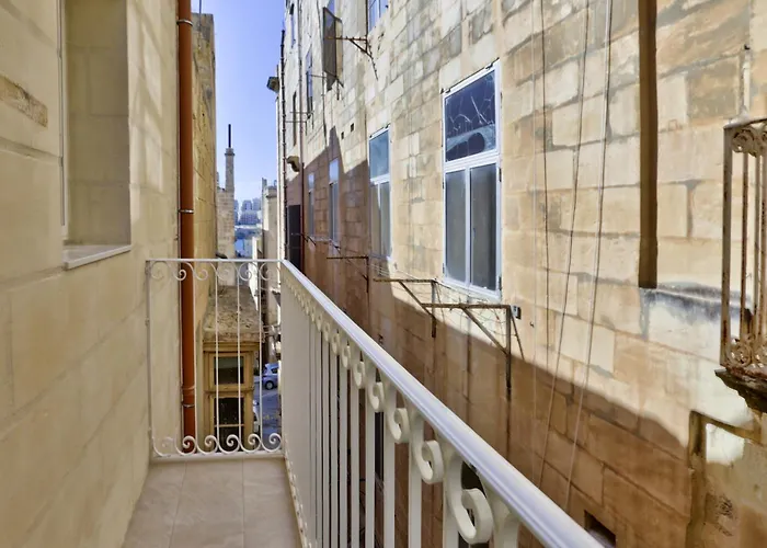 Exquisite 3-Bedroom Duplex Penthouse With Jacuzzi In Valletta Centre