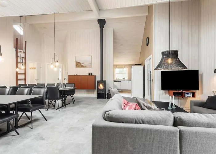Nice Home In Vejers Strand With Kitchen