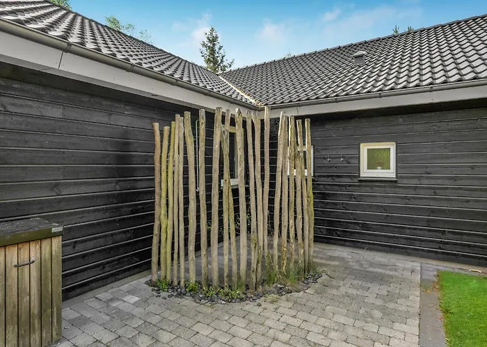 4 Bedroom Cozy Home In Hals