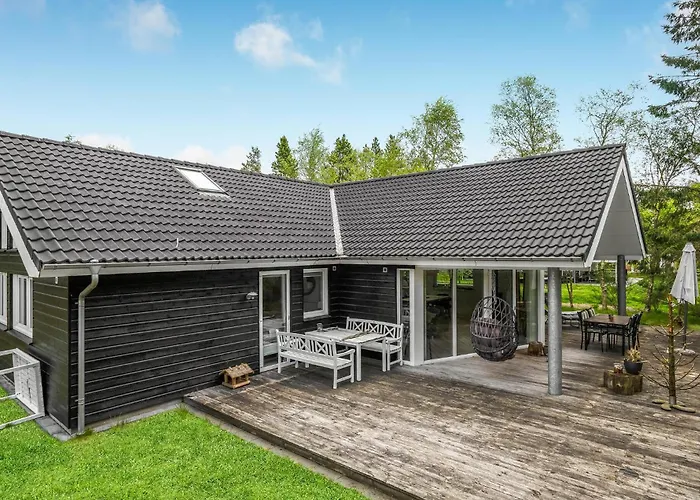 4 Bedroom Cozy Home In Hals