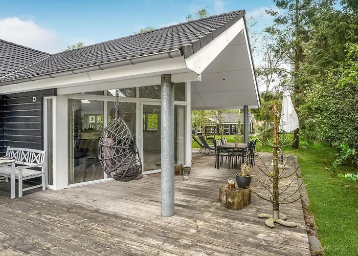 4 Bedroom Cozy Home In Hals