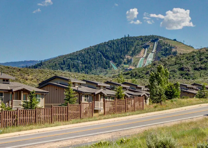 Cozy Crestview Condo Park Stadt