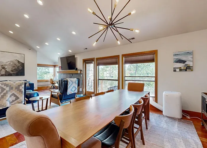 Silver Cliff Village 205 Park Stadt