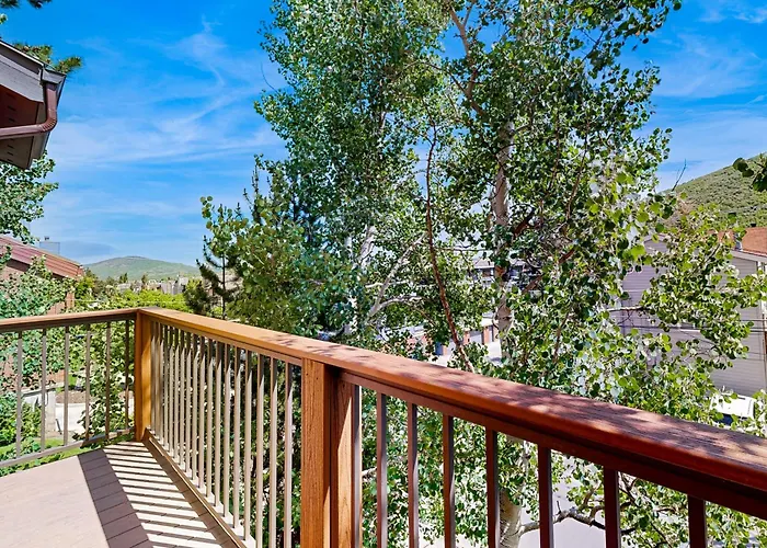 Silver Cliff Village 205 Park Stadt