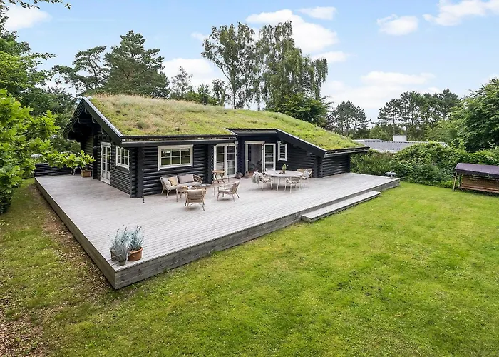 Nice Home In Hornbaek With Wifi