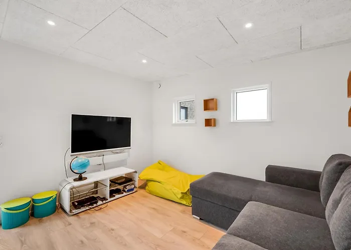 Luxurious 8-Person House With A Spacious Outdoor Spa - 1003 Ringkøbing