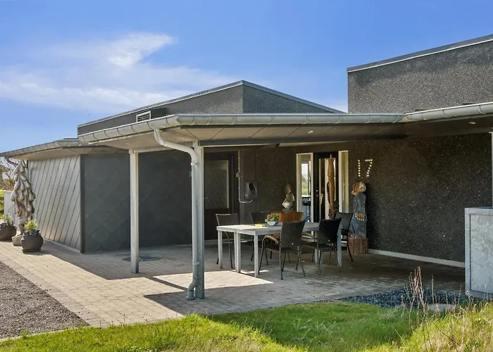 Luxurious Holiday Home With Sauna And 5-Person Outdoor Spa -1018 Ringkøbing