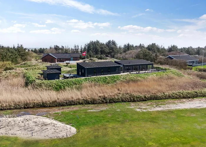 Luxurious Holiday Home With Sauna And 5-Person Outdoor Spa -1018 Ringkøbing