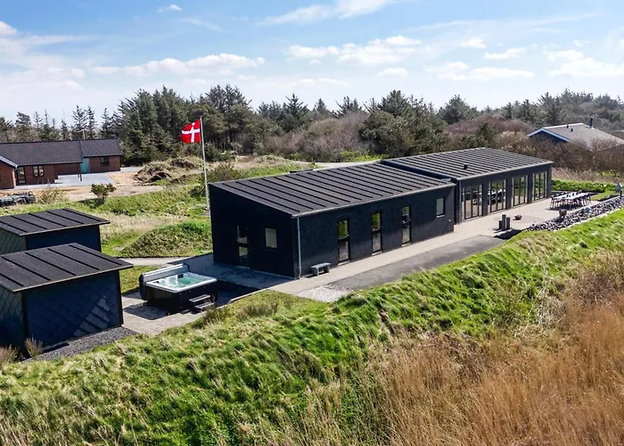 Luxurious Holiday Home With Sauna And 5-Person Outdoor Spa -1018 Ringkøbing