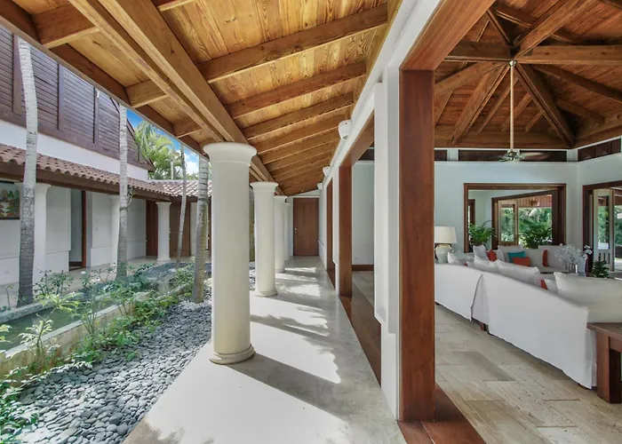 Gorgeous Villa At Casa De Campo - With Large Pool, Cook, Maid And 2 Golf Carts La Romana