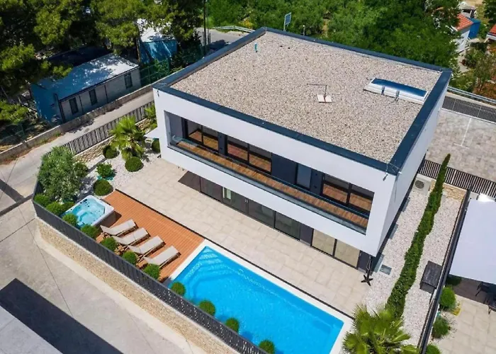 Villa Alpha & Omega Rab Town