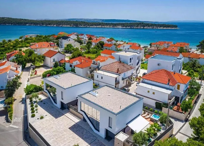 Villa Alpha & Omega Rab Town