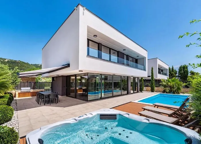 Villa Alpha & Omega Rab Town