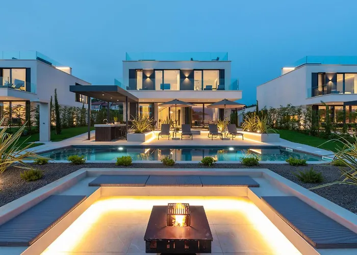 Amazing Home In Nova Vas With Sauna Poreč