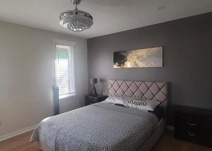 Niagara Falls Villa With Private Pool, Hottub, Water View And Breakfast