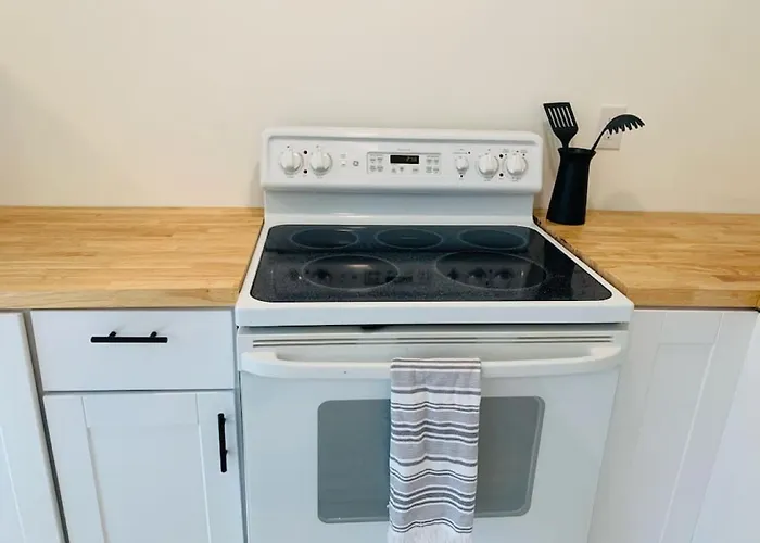 Brand New Basement Apt With Hot Tub Colorado Springs