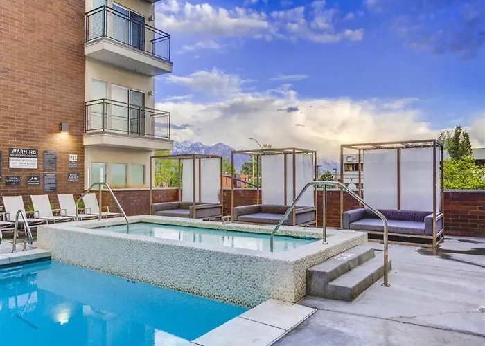 Lux Apt -Poolhottubgymprkg-View! Salt Lake City