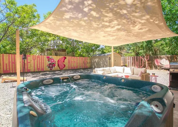 Villa 50 Shades Of Pink-Private Hot Tub! Albuquerque