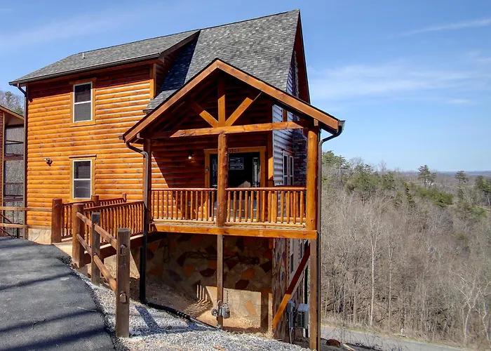 Villa Fuzzy's Den Pigeon Forge