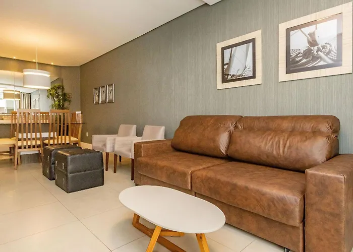 Boulevard 218D - Excelente Apartamento Em Condominio De Luxo No Centro De Bombinhas - Piscina - Jacuzzi - Academia - Portaria 24H.