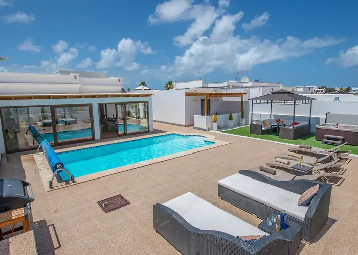 Villa Bonilla Con Piscina Climatizada Y Jacuzzi Playa Blanca 