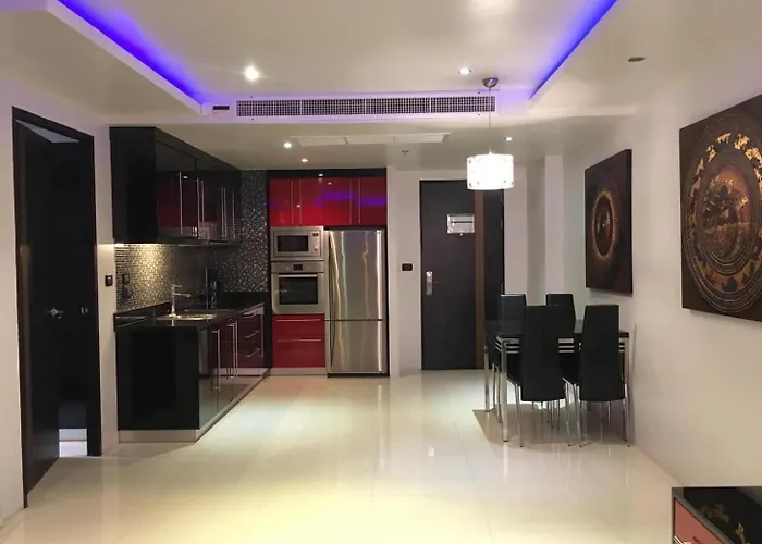 Absolute Bangla Suites 65 Sqm With Jacuzzi Patong