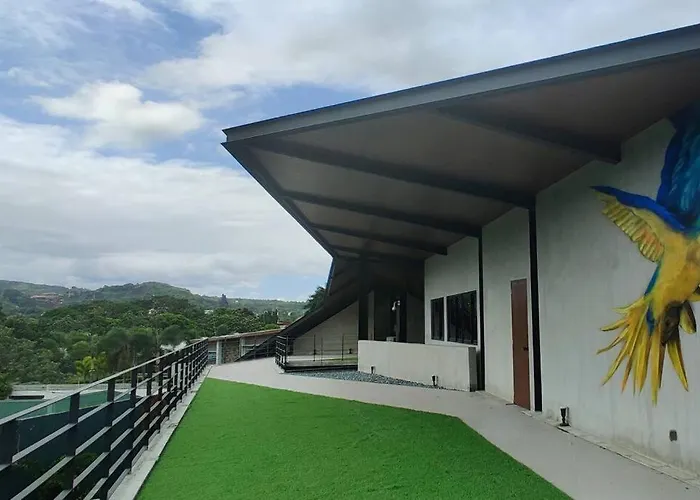 Lambana Villa - Casa Tropica Modern Villa Calamba 