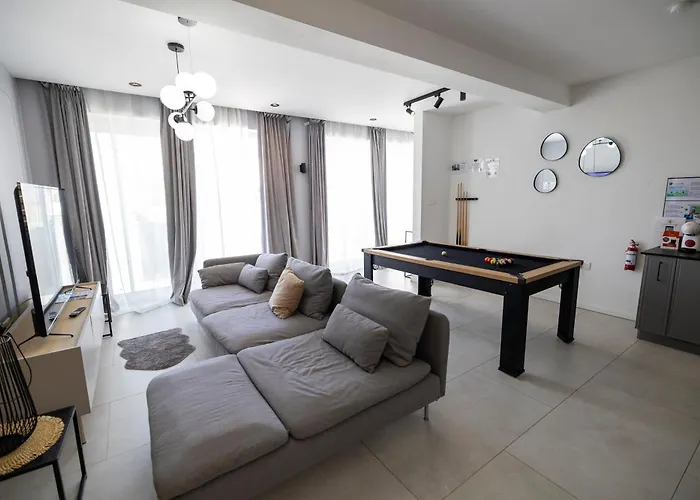 Ferienwohnung Terraced Penthouse With Views And Jacuzzi Xagħra