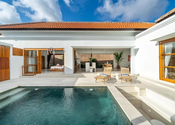 Special Offer! Elegant 2-Bedroom Villa With Large Pool In Canggu!