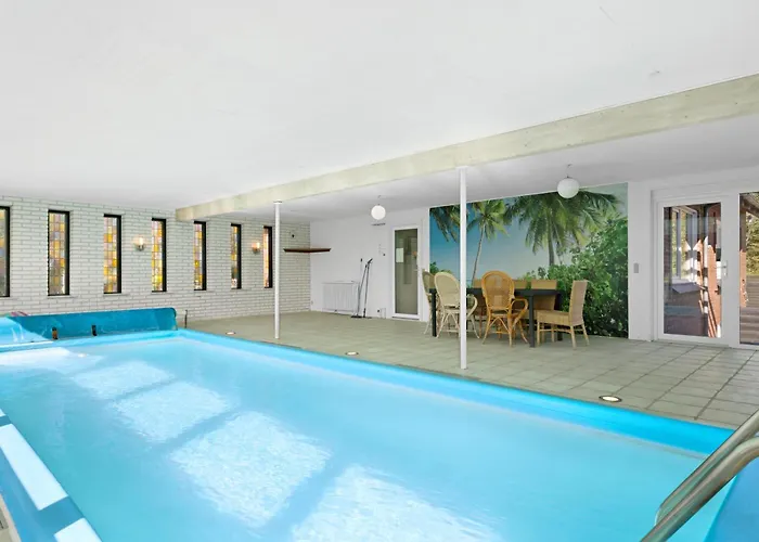 Holiday Home With Pool For 12 People Løkken