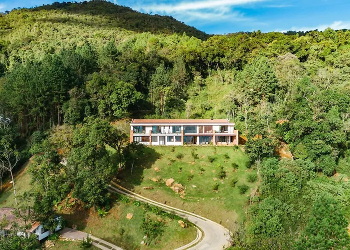 Hilltop Enchanting Villa with Stunning Views&Jacuzzi Medellín