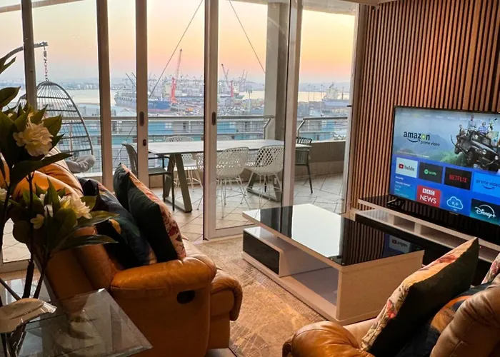 Accommodation Front - Extravagant 4 Sleeper Penthouse With Stunning Views Durban