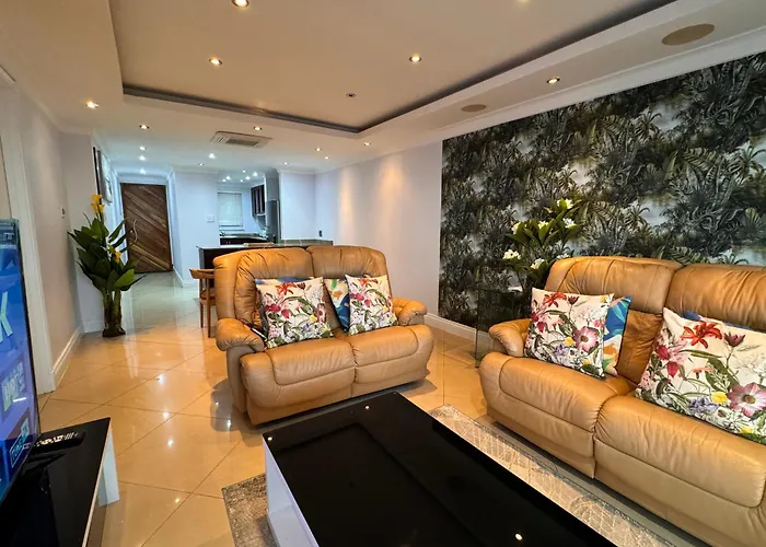 Accommodation Front - Extravagant 4 Sleeper Penthouse With Stunning Views Durban