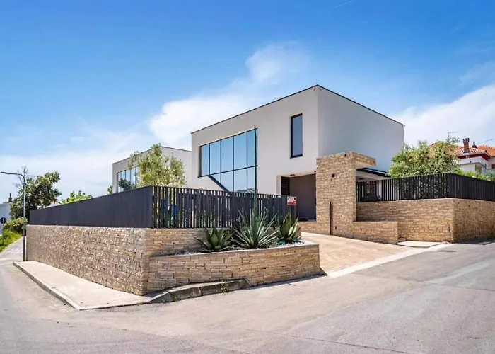 Villa Alpha - Four Bedroom Villa With Swimming Pool Rab Town