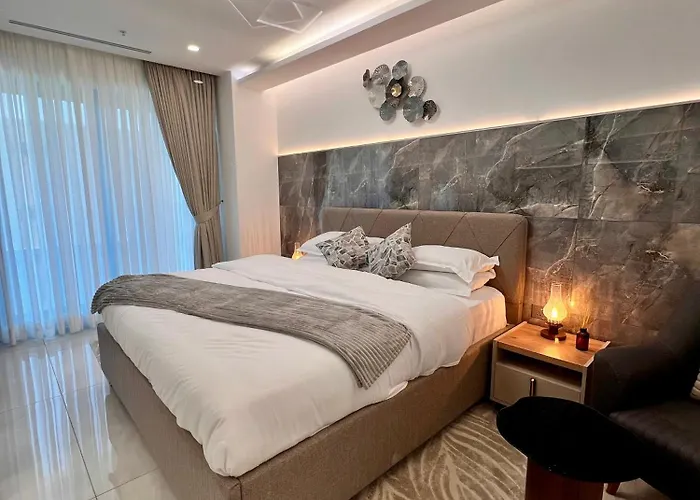 Gorgeous 2 Bedroom At Kasstowers Okponglo