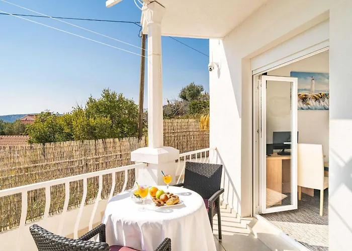 Apartments Bla Evi - Comfort Two Bedroom Apt With Hot Tub And Sea View Mlini