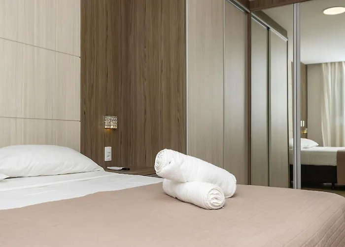 Boulevard 129E - Excelente Apartamento Em Condominio De Luxo No Centro De Bombinhas - Piscina - Jacuzzi - Academia - Portaria 24H.