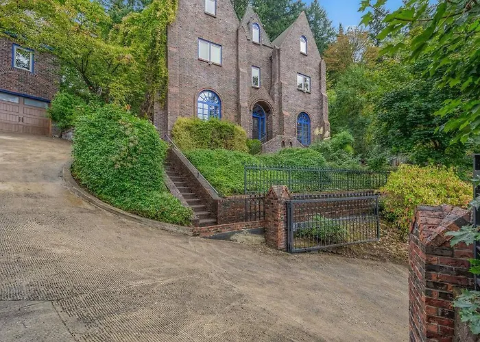 Villa Castle Estate In Sw Portland Minutes From Downtown