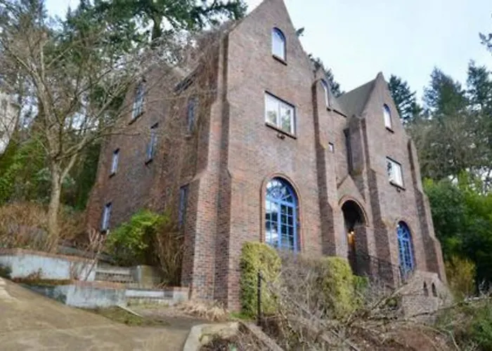 Villa Castle Estate In Sw Portland Minutes From Downtown