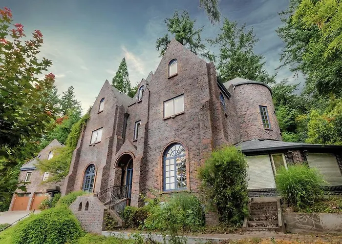 Villa Castle Estate In Sw Portland Minutes From Downtown